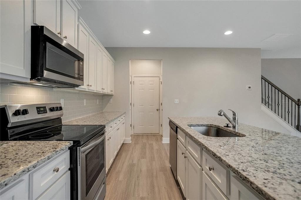 4 bedroom, 3 bathroom, 2,228 sq ft single family residence for rent at 112 Chase Landing Drive Stonewycke, Loganville, GA 30052 for $2,598 a month — photo 10
