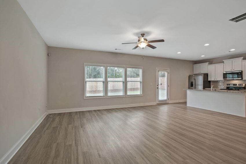 4 bedroom, 3 bathroom, 2,335 sq ft single family residence for rent at 156 Chase Landing Drive Martin, Loganville, GA 30052 for $2,586 a month — photo 2