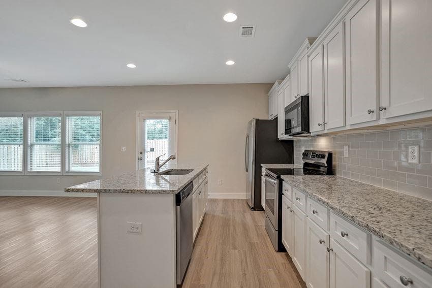 4 bedroom, 3 bathroom, 2,335 sq ft single family residence for rent at 156 Chase Landing Drive Martin, Loganville, GA 30052 for $2,586 a month — photo 8