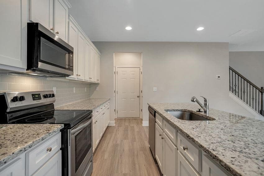4 bedroom, 3 bathroom, 2,335 sq ft single family residence for rent at 156 Chase Landing Drive Martin, Loganville, GA 30052 for $2,586 a month — photo 9