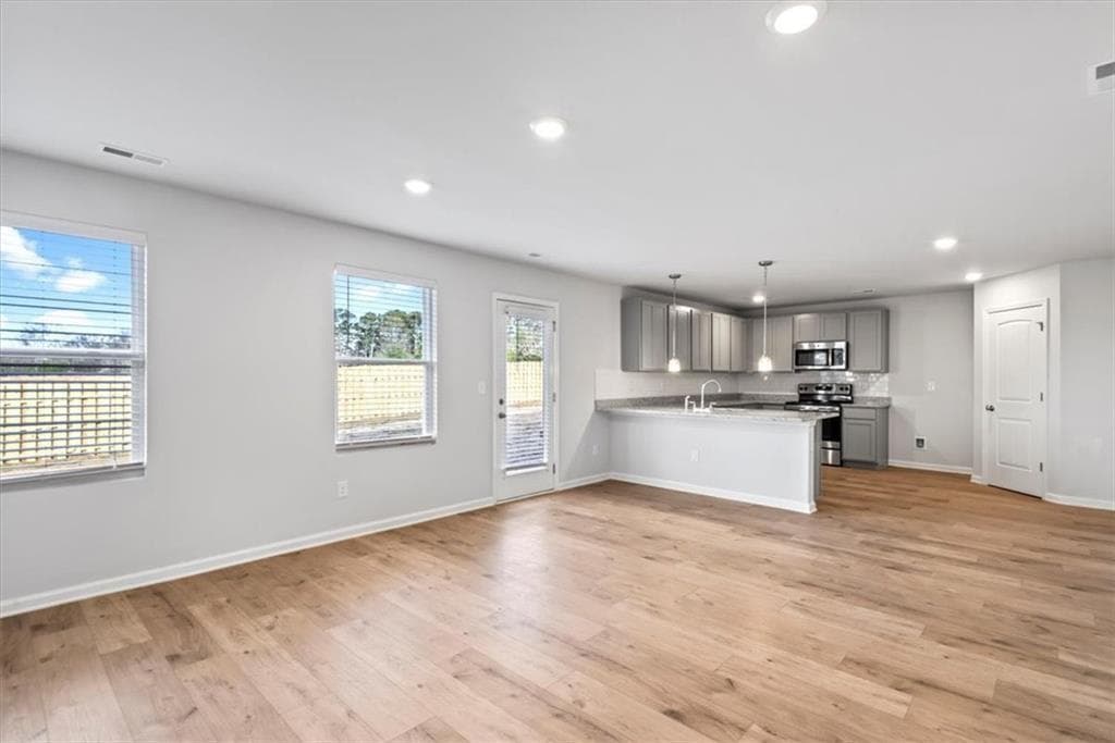 4 bedroom, 4 bathroom, 2,705 sq ft single family residence under contract at 738 Great Oak Place, Villa Rica, GA 30180 — photo 3