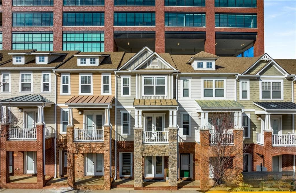 3 bedroom, 4 bathroom townhouse sold at 201 16th Street 4, Atlanta, GA 30363