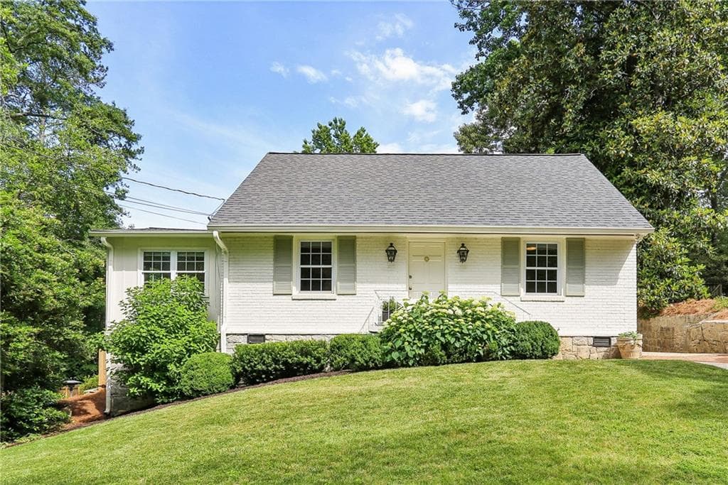 3 bedroom, 2 bathroom single family residence sold at 2923 Ridgemore Road, Atlanta, GA 30318