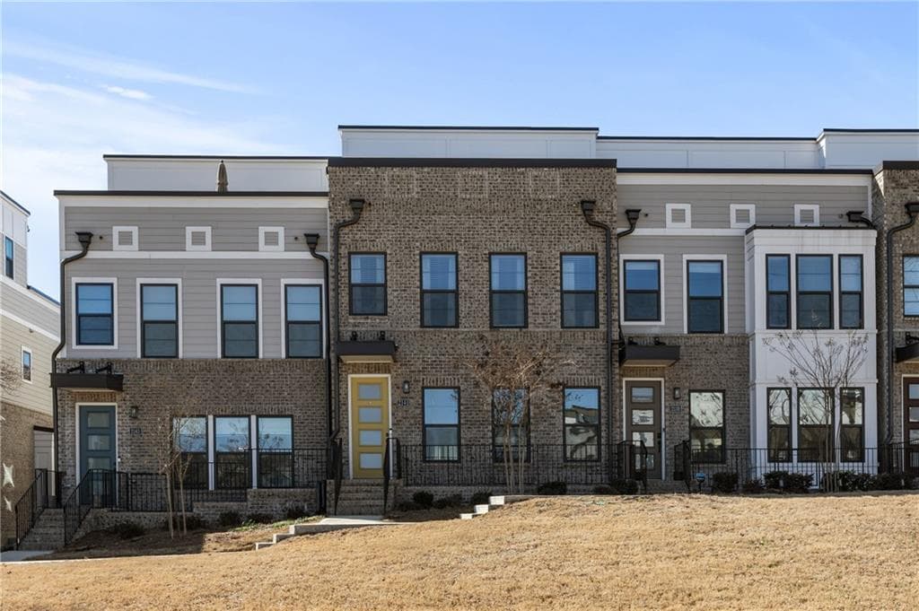 3 bedroom, 5 bathroom townhouse sold at 2141 Burnside Drive, Atlanta, GA 30318
