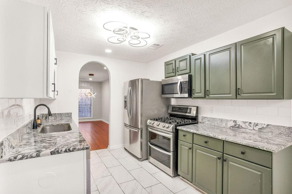 6323 Wedgeview Drive, Tucker, GA 30084 — most recent listing photo