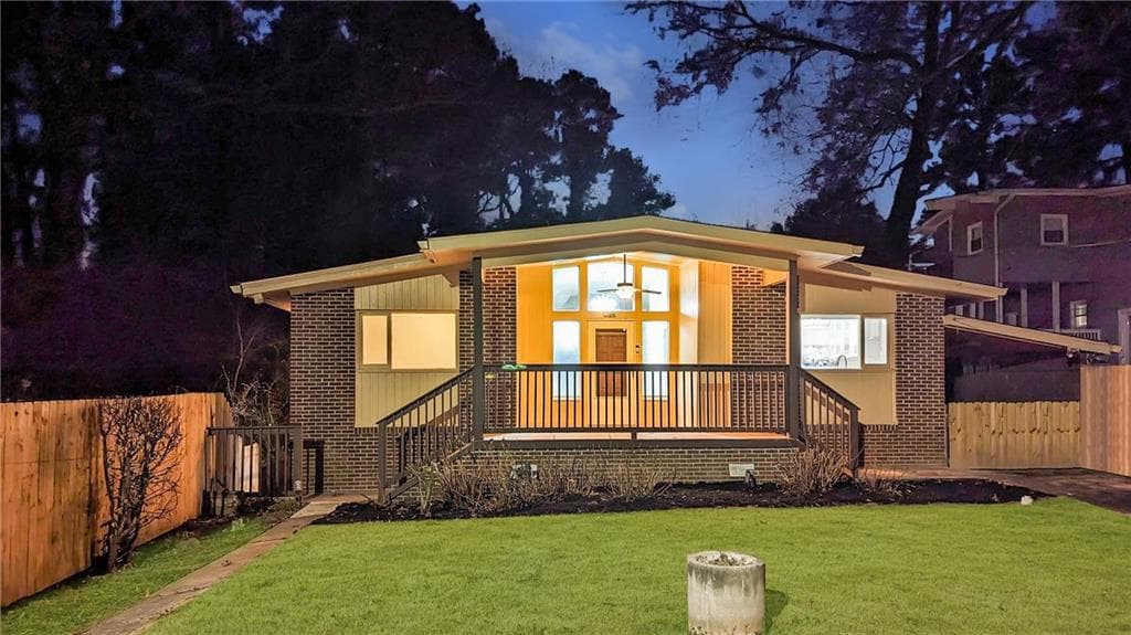 3 bedroom, 3 bathroom single family residence sold at 2650 Washington Street, Atlanta, GA 30318