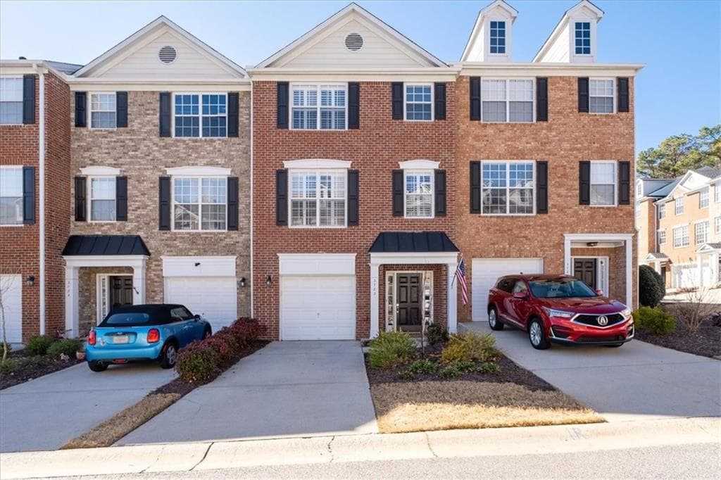 3 bedroom, 3 bathroom townhouse sold at 3782 Chattahoochee Summit Drive, Atlanta, GA 30339
