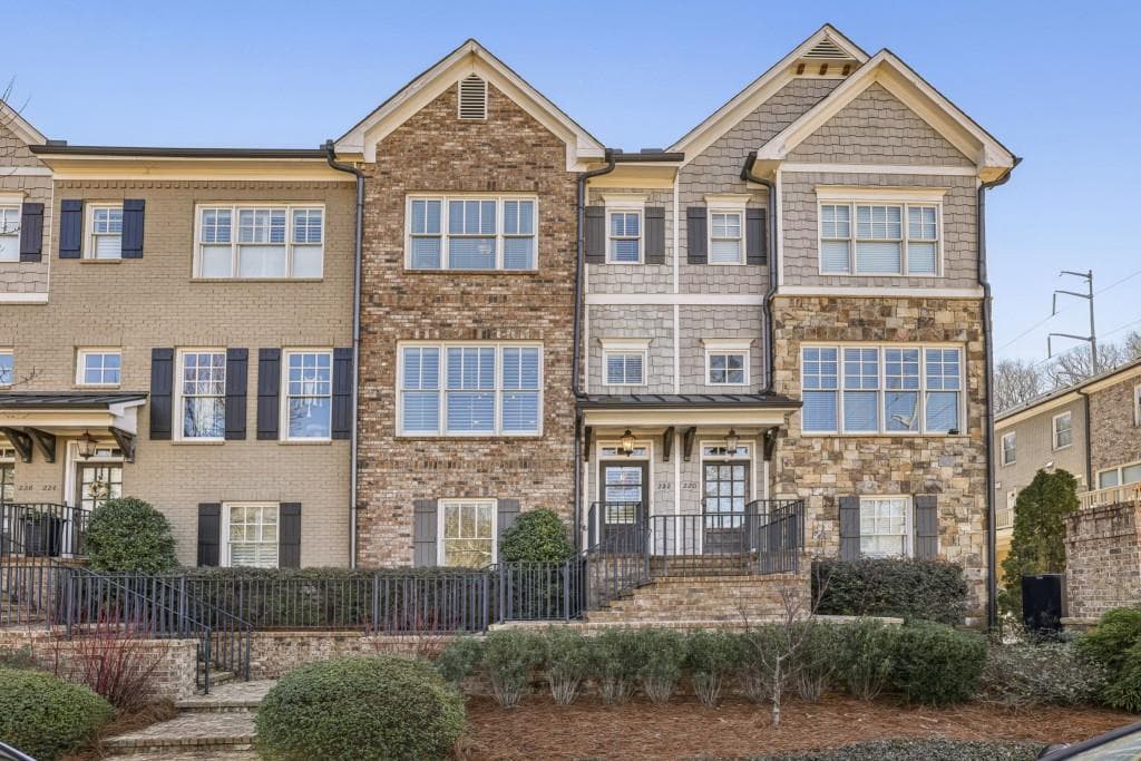 3 bedroom, 4 bathroom, 2,126 sq ft townhouse sold at 222 Chastain Preserve Lane, Atlanta, GA 30342