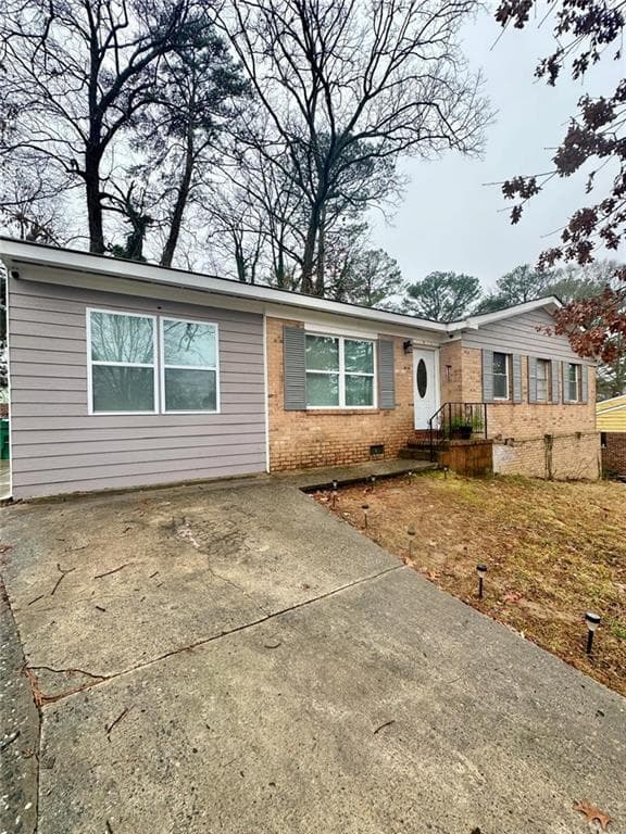 4 bedroom, 2 bathroom, 1,350 sq ft single family residence under contract at 172 SCARSDALE Drive, Riverdale, GA 30274