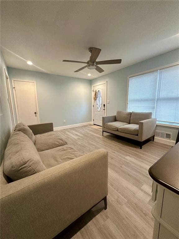 4 bedroom, 2 bathroom, 1,350 sq ft single family residence under contract at 172 SCARSDALE Drive, Riverdale, GA 30274 — photo 2