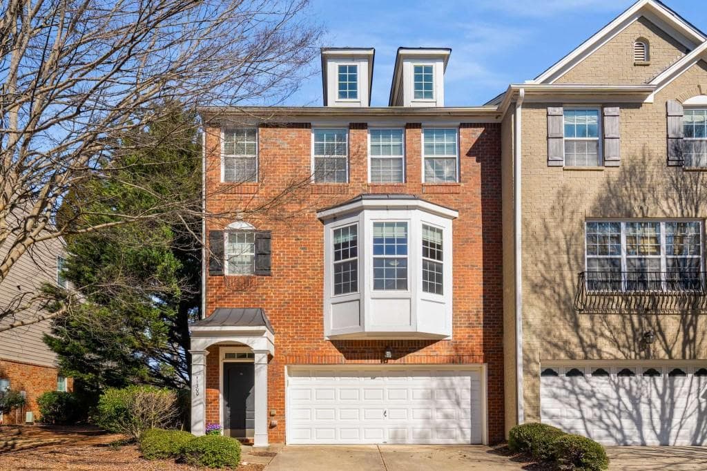 4 bedroom, 4 bathroom townhouse sold at 11300 Musette Circle, Alpharetta, GA 30009