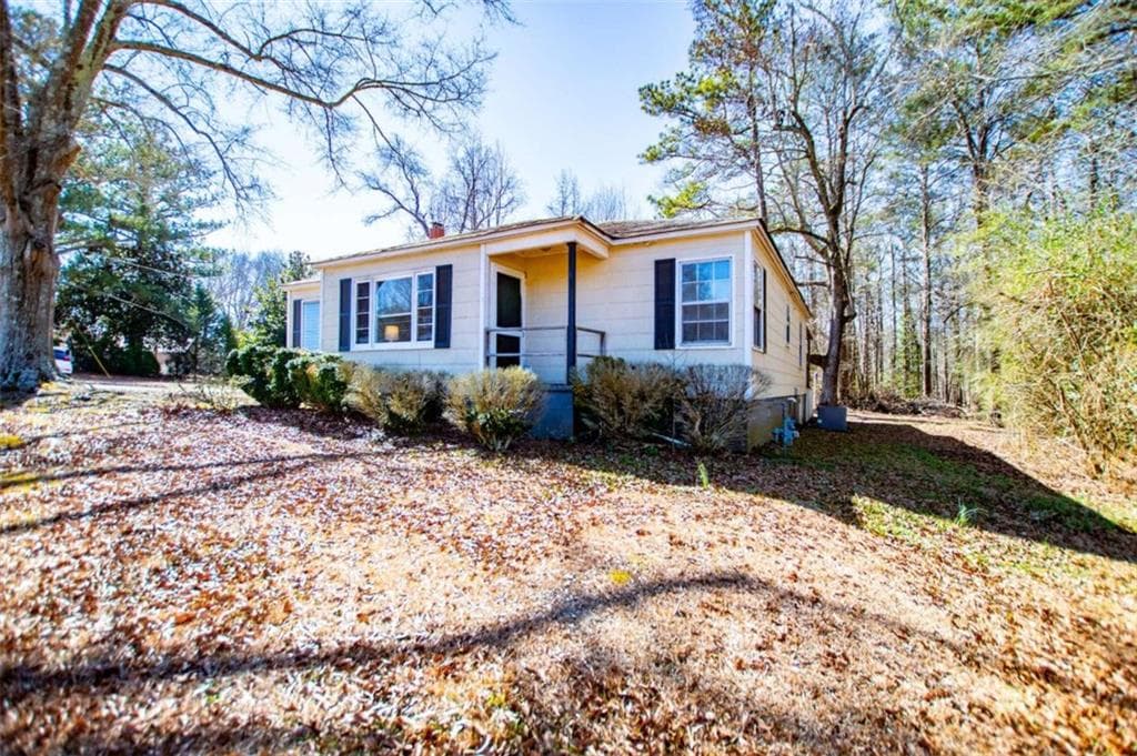 2 bedroom, 1 bathroom single family residence sold at 4186 N Highway 27, Carrollton, GA 30117