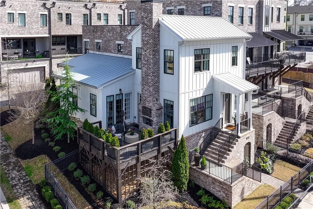4 bedroom, 4 bathroom townhouse sold at 1311 English Street, Atlanta, GA 30318