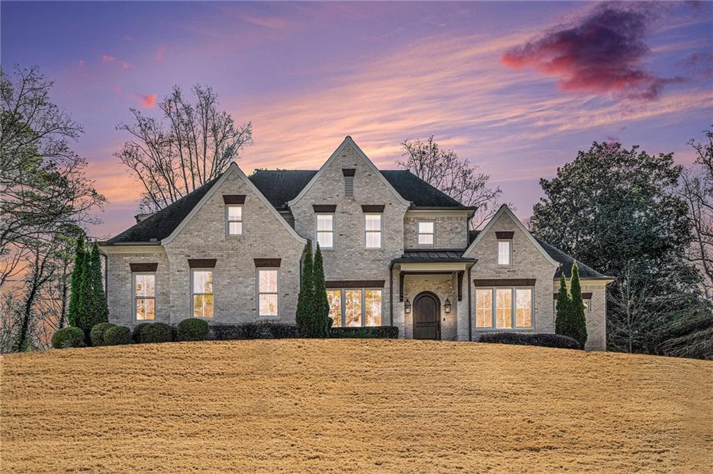 5 bedroom, 6 bathroom single family residence sold at 1005 W Kingston Drive, Atlanta, GA 30342
