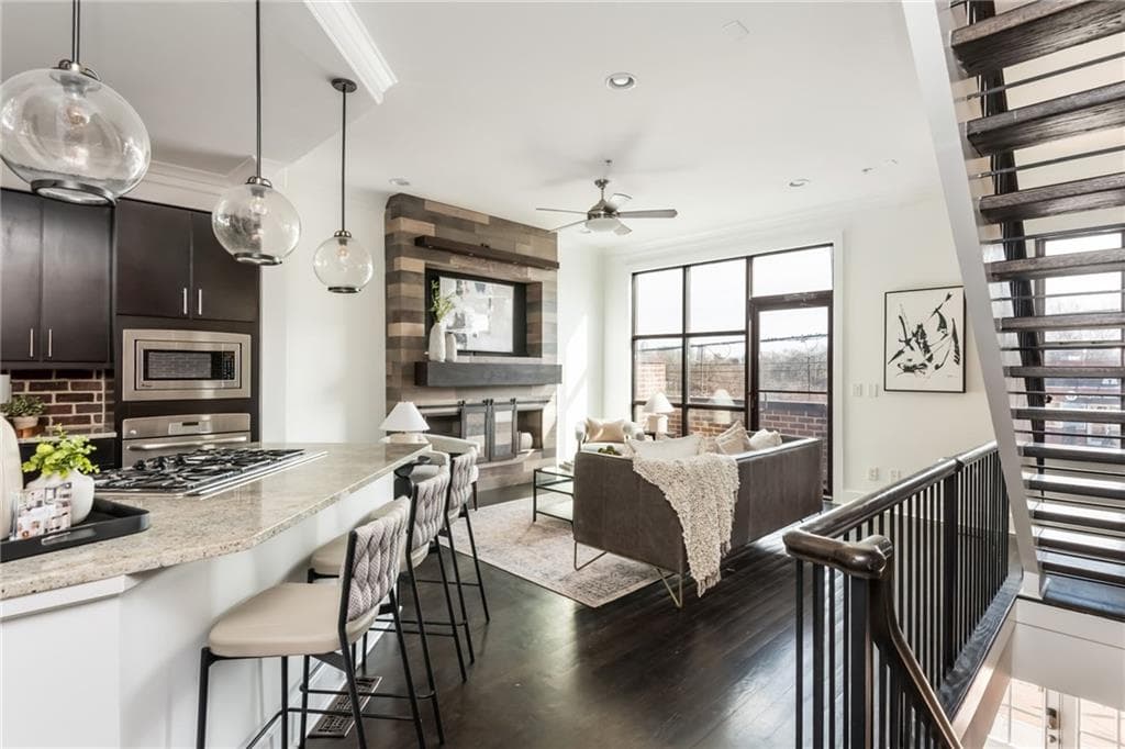 3 bedroom, 4 bathroom, 1,965 sq ft townhouse sold at 1199 Huff Road 109, Atlanta, GA 30318