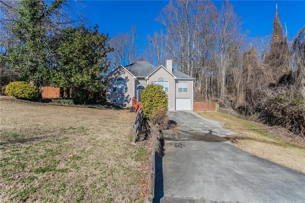 3 bedroom, 2 bathroom single family residence sold at 6213 Ivy Springs Drive, Flowery Branch, GA 30542
