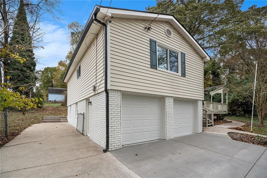 3 bedroom, 2 bathroom, 1,560 sq ft single family residence sold at 2088 E Cherokee Drive, Woodstock, GA 30188
