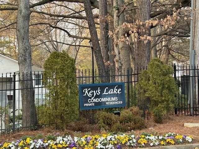 1 bedroom, 1 bathroom, 810 sq ft condominium for sale at 1376 Keys Lake Drive, Brookhaven, GA 30319 — photo 4