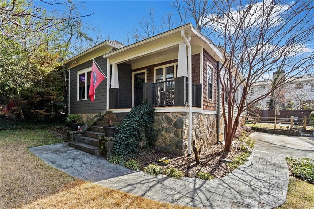 2 bedroom, 2 bathroom, 1,537 sq ft single family residence sold at 989 Amsterdam Avenue, Atlanta, GA 30306