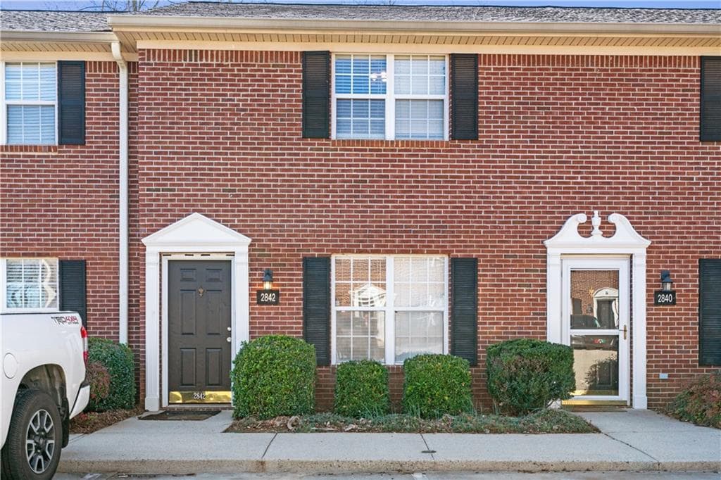 2 bedroom, 2 bathroom townhouse sold at 2842 Florence Drive, Gainesville, GA 30504