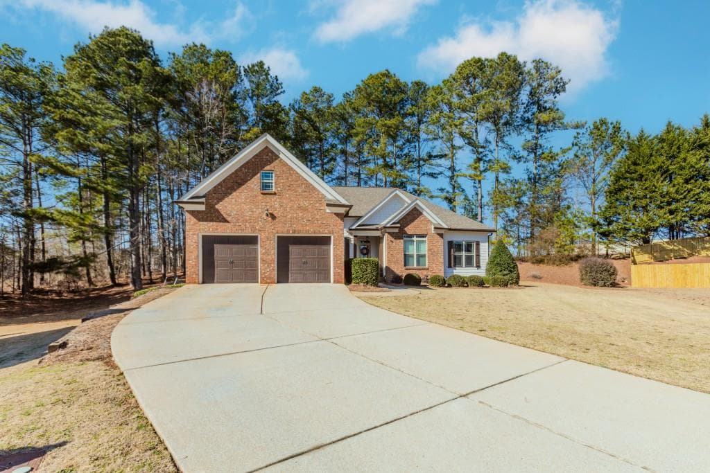4 bedroom, 3 bathroom single family residence sold at 340 Braselton Farms Trail, Hoschton, GA 30548
