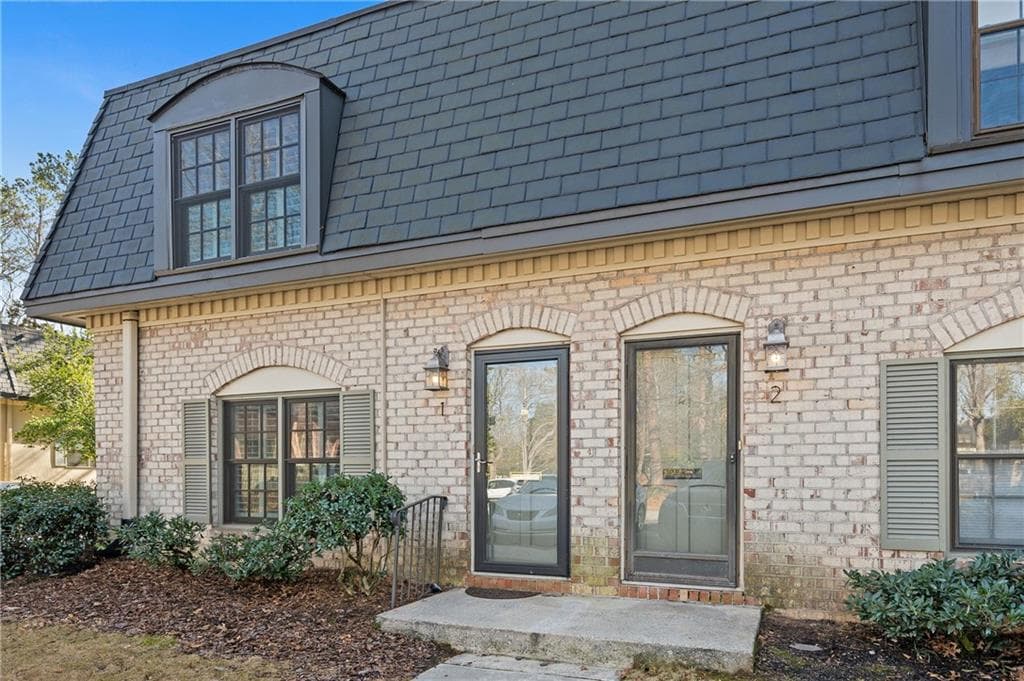 2 bedroom, 3 bathroom townhouse sold at 1 Chaumont Square, Atlanta, GA 30327