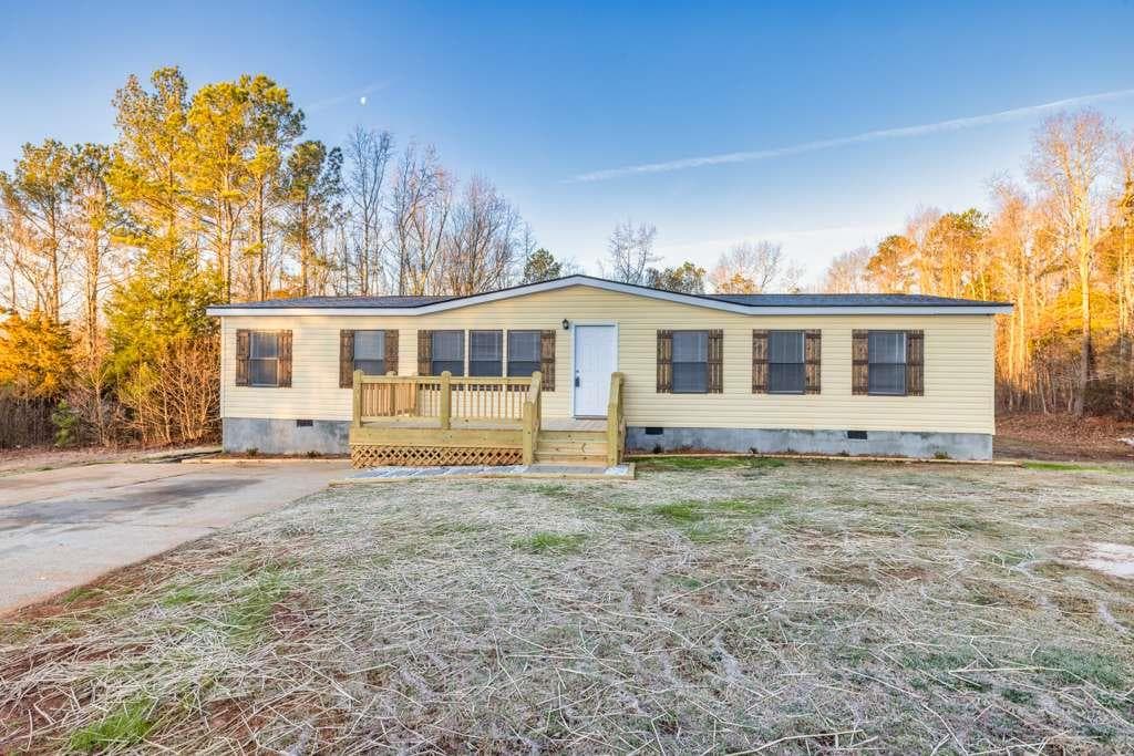 3 bedroom, 2 bathroom single family residence sold at 413 Ivy Creek Drive, Nicholson, GA 30565