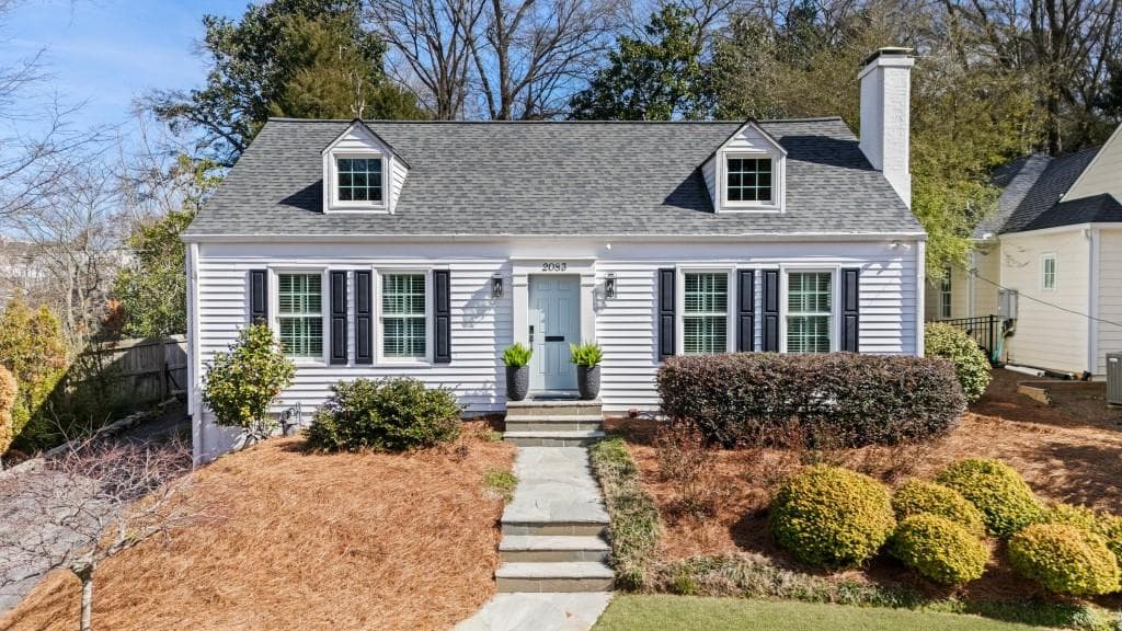 3 bedroom, 2 bathroom single family residence sold at 2083 Golfview Drive, Atlanta, GA 30309