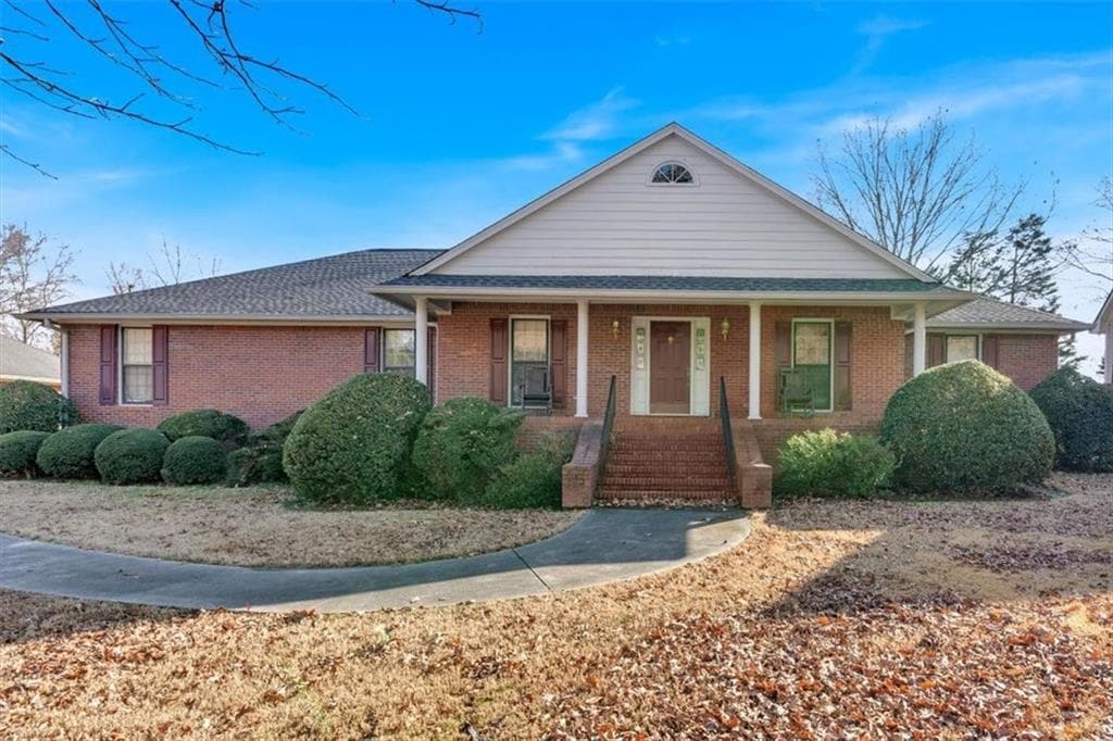 3 bedroom, 2 bathroom single family residence sold at 19 Amberwood Trail, Rome, GA 30165