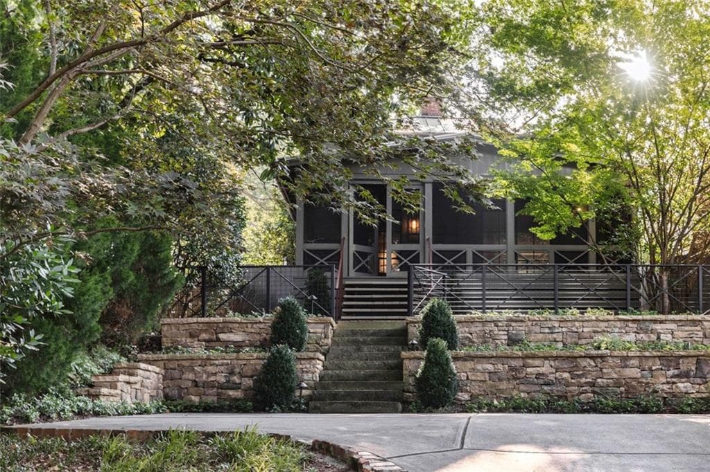 2 bedroom, 3 bathroom, 1,212 sq ft single family residence sold at 105 Terrace Drive, Atlanta, GA 30305