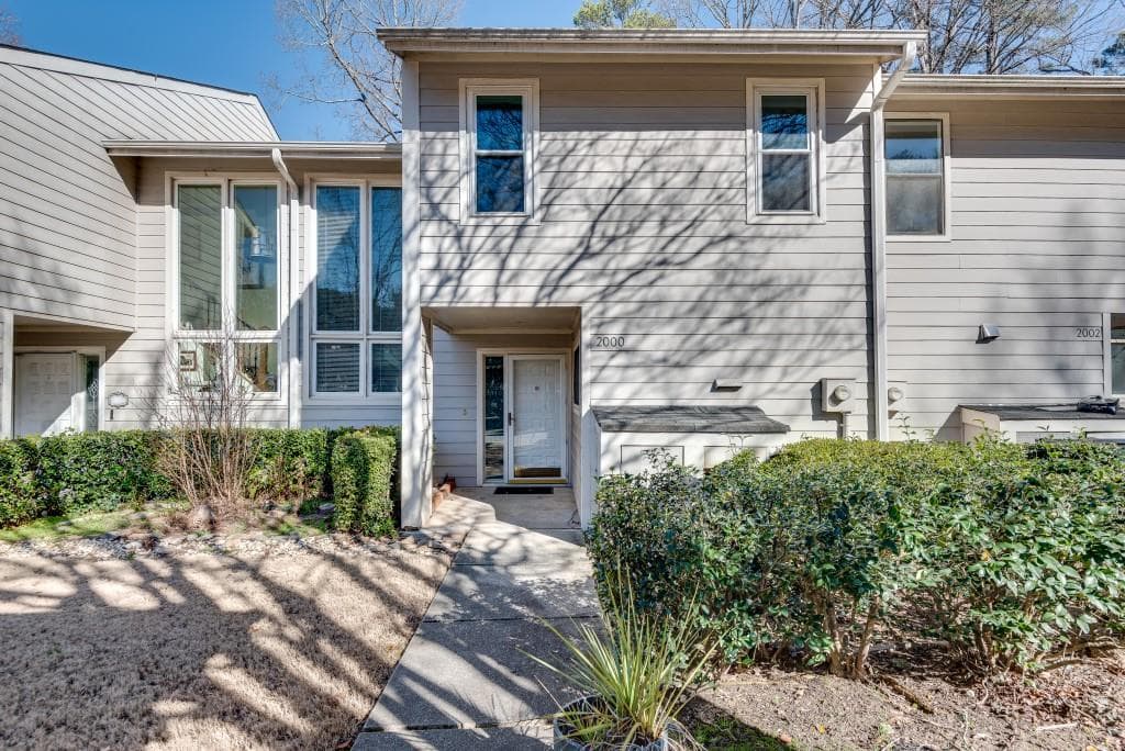 3 bedroom, 3 bathroom, 1,827 sq ft condominium sold at 2000 Variations Drive, Atlanta, GA 30329