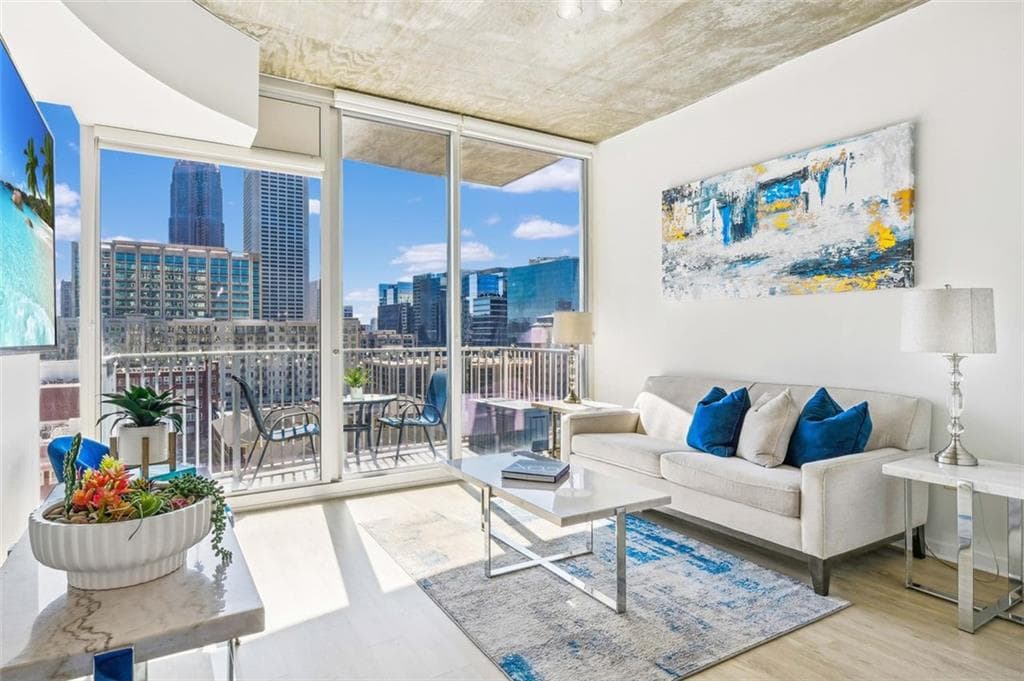 1 bedroom, 1 bathroom, 738 sq ft condominium sold at 860 Peachtree Street 1008, Atlanta, GA 30308
