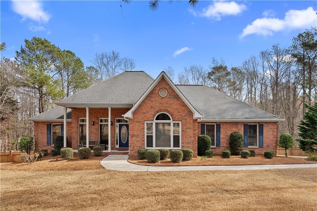 3 bedroom, 2 bathroom single family residence sold at 254 Williamsburg Circle, Mcdonough, GA 30253