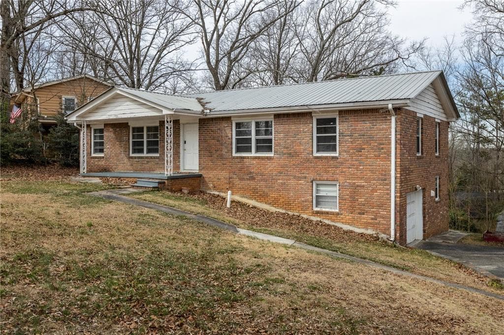 3 bedroom, 3 bathroom single family residence sold at 1031 Dogwood Place, Marietta, GA 30062
