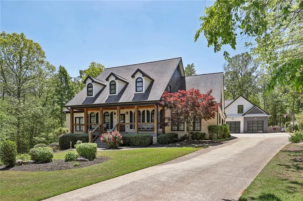6 bedroom, 6 bathroom single family residence sold at 7233 Sherwood Mill Drive, Flowery Branch, GA 30542