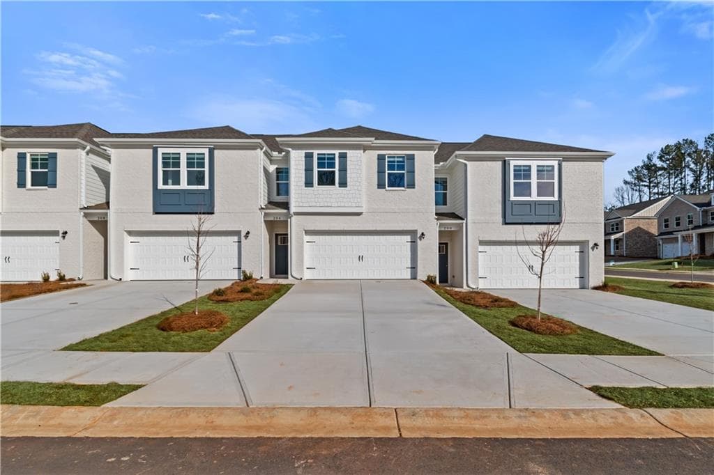 3 bedroom, 3 bathroom townhouse sold at 204 Sanctuary Drive, Mcdonough, GA 30253