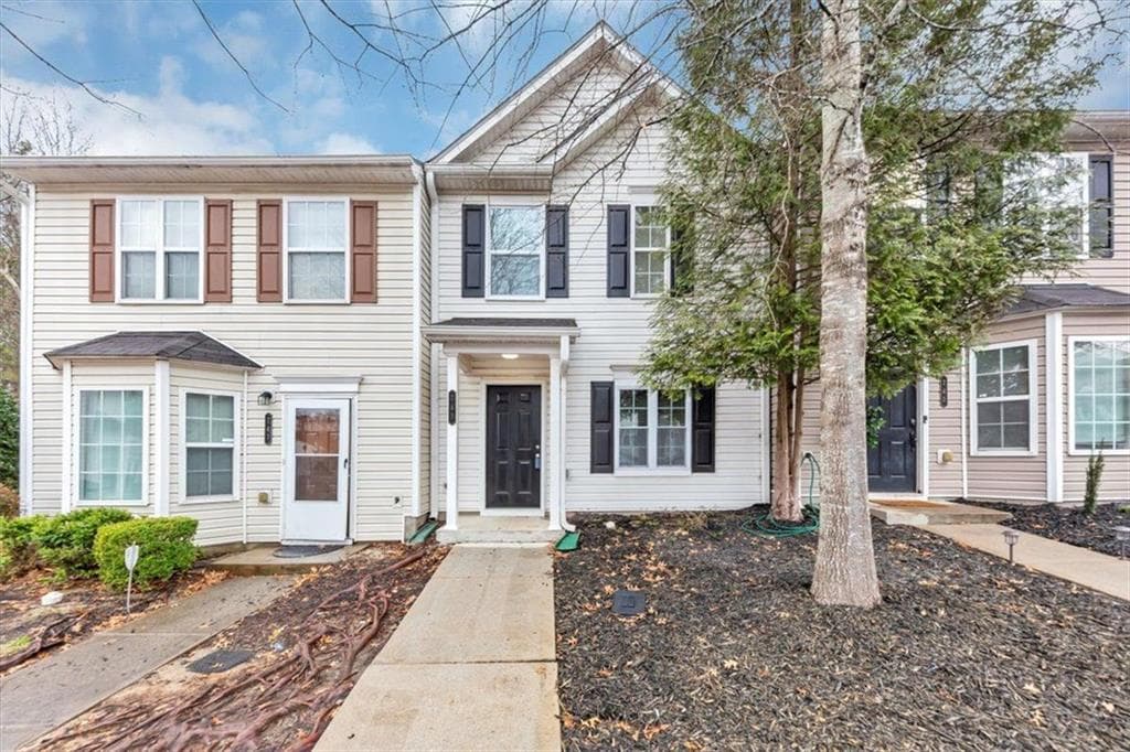 2 bedroom, 3 bathroom, 1,390 sq ft townhouse sold at 745 CRESTWELL Circle, Atlanta, GA 30331