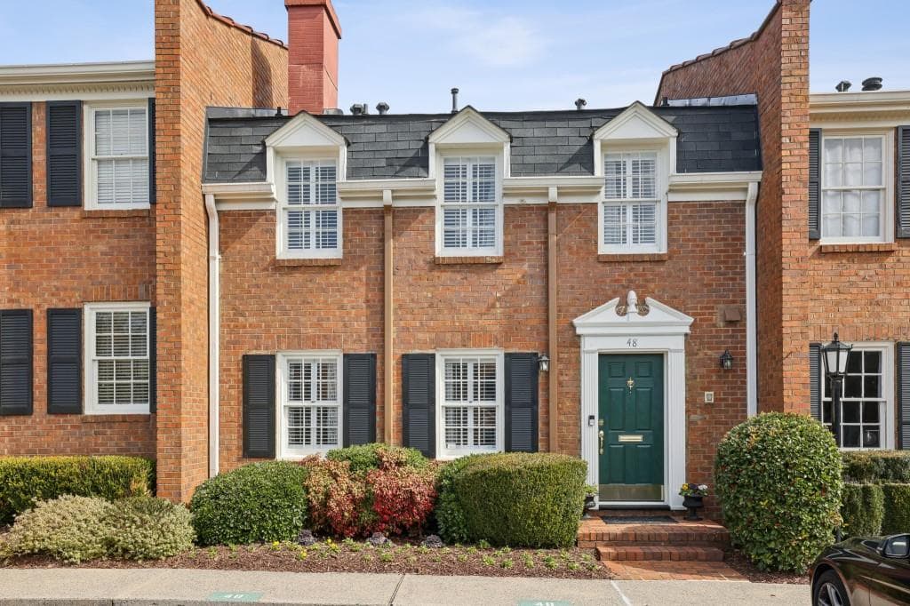 3 bedroom, 3 bathroom, 1,750 sq ft townhouse sold at 4620 Wieuca Road 48, Atlanta, GA 30342