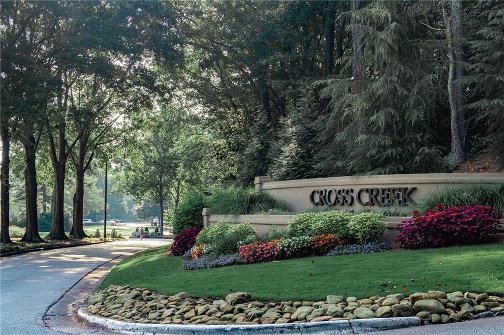 2 bedroom, 2 bathroom, 1,100 sq ft condominium sold at 18 Cantey Place, Atlanta, GA 30327