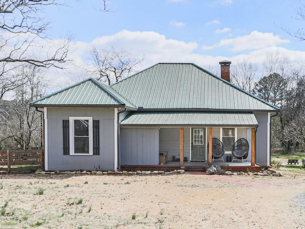 3 bedroom, 2 bathroom single family residence sold at 7404 New Calhoun Road, Adairsville, GA 30103