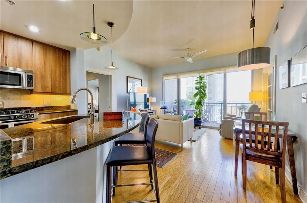 2 bedroom, 2 bathroom condominium sold at 222 12th Street 1808, Atlanta, GA 30309