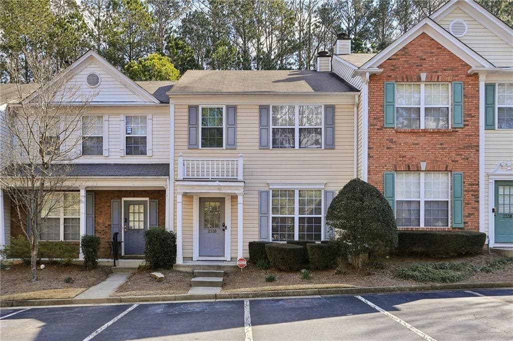 3 bedroom, 3 bathroom townhouse sold at 2320 Whitestone Place, Alpharetta, GA 30005