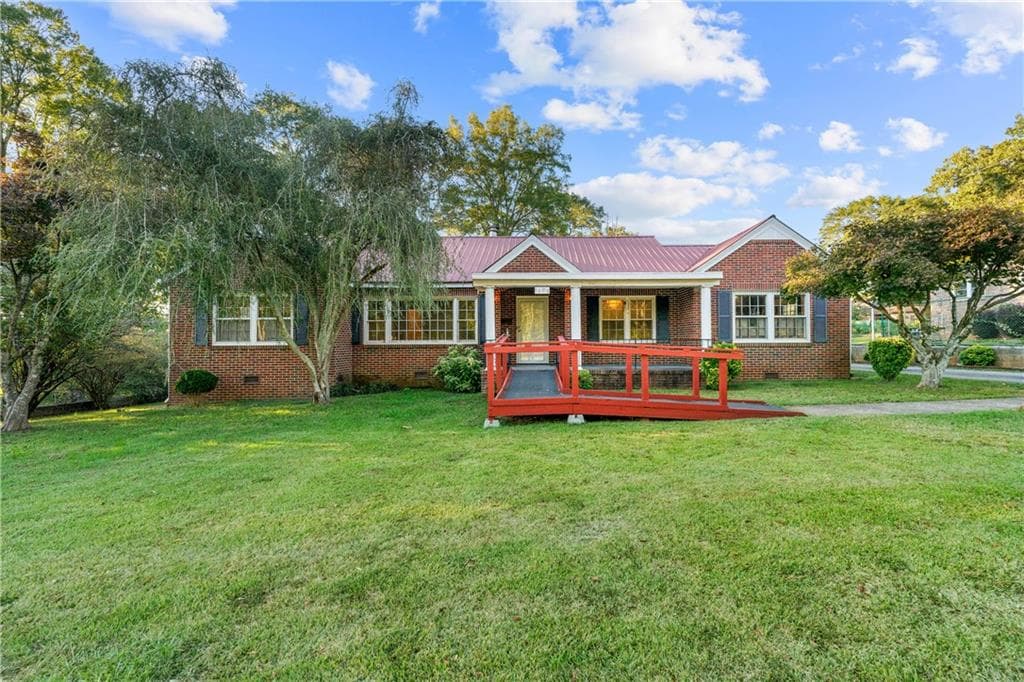 3 bedroom, 2 bathroom single family residence sold at 1405 Calhoun Avenue, Rome, GA 30161