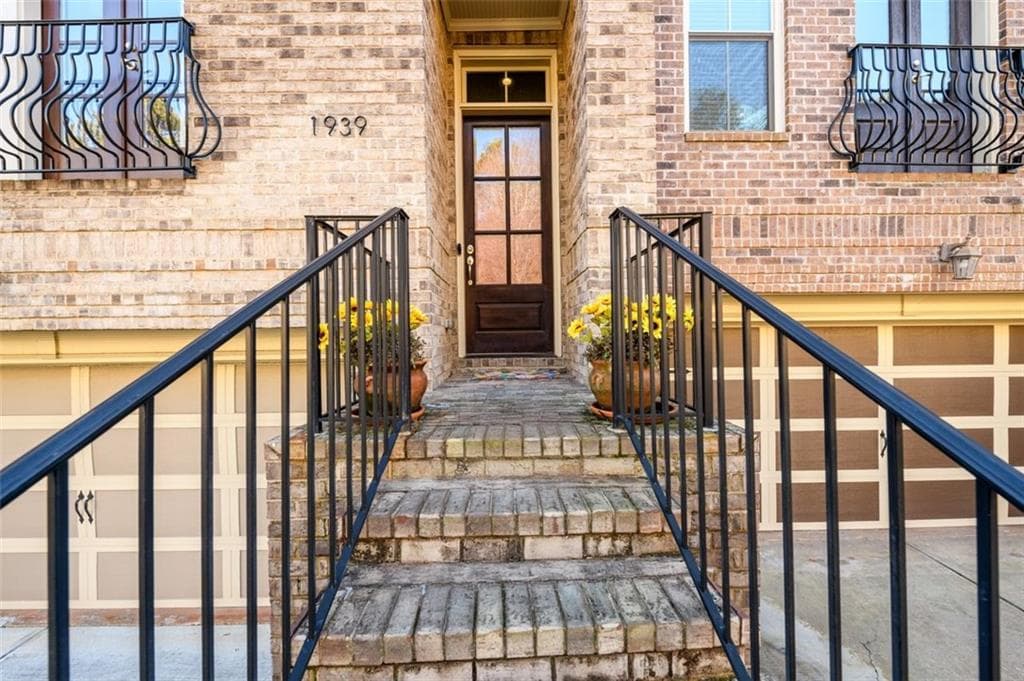 4 bedroom, 5 bathroom townhouse sold at 1939 Ridgemont Lane, Decatur, GA 30033