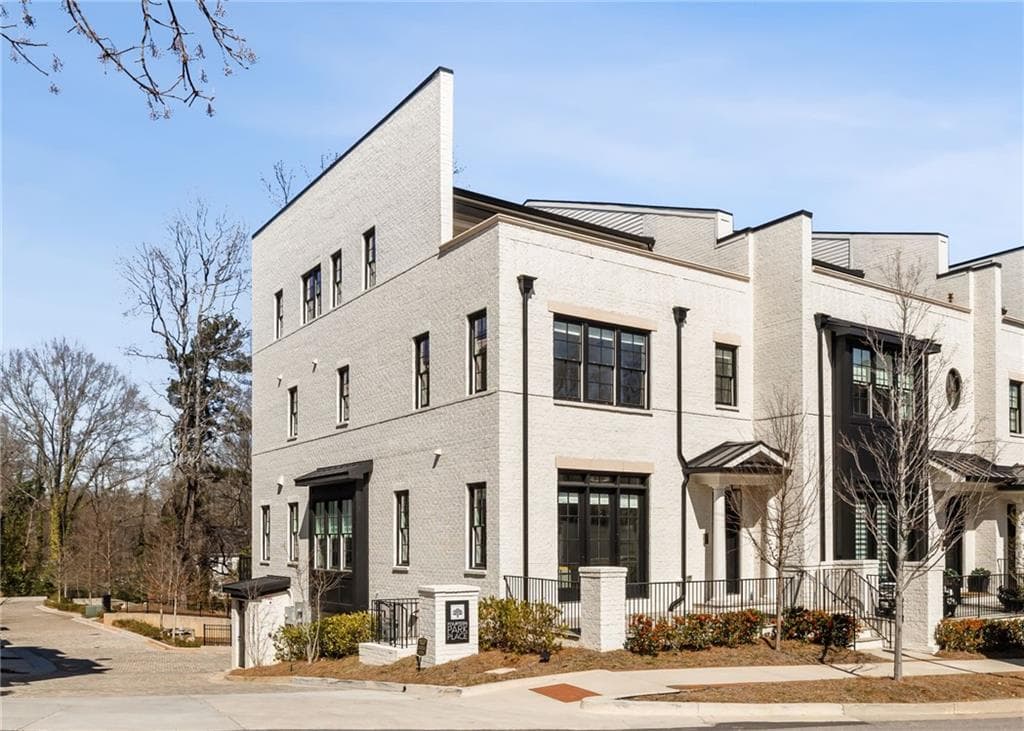 4 bedroom, 6 bathroom townhouse sold at 116 Lily Garden Place 12, Alpharetta, GA 30009