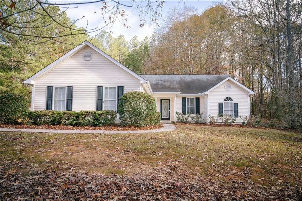 3 bedroom, 2 bathroom single family residence sold at 204 Paces Landing Trace, Newnan, GA 30263