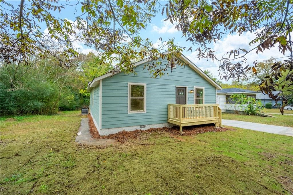 3 bedroom, 2 bathroom, 1,269 sq ft single family residence sold at 722 Lacy Street, Monroe, GA 30655
