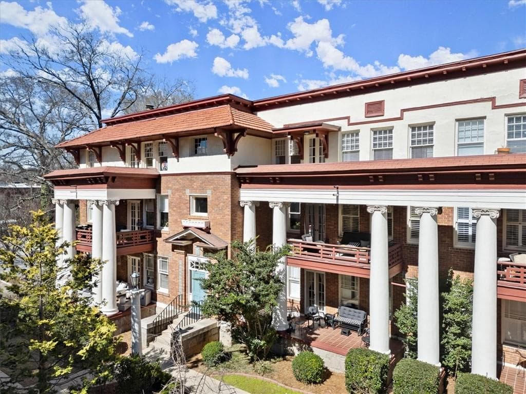 2 bedroom, 1 bathroom condominium sold at 746 N Highland Avenue 11, Atlanta, GA 30306