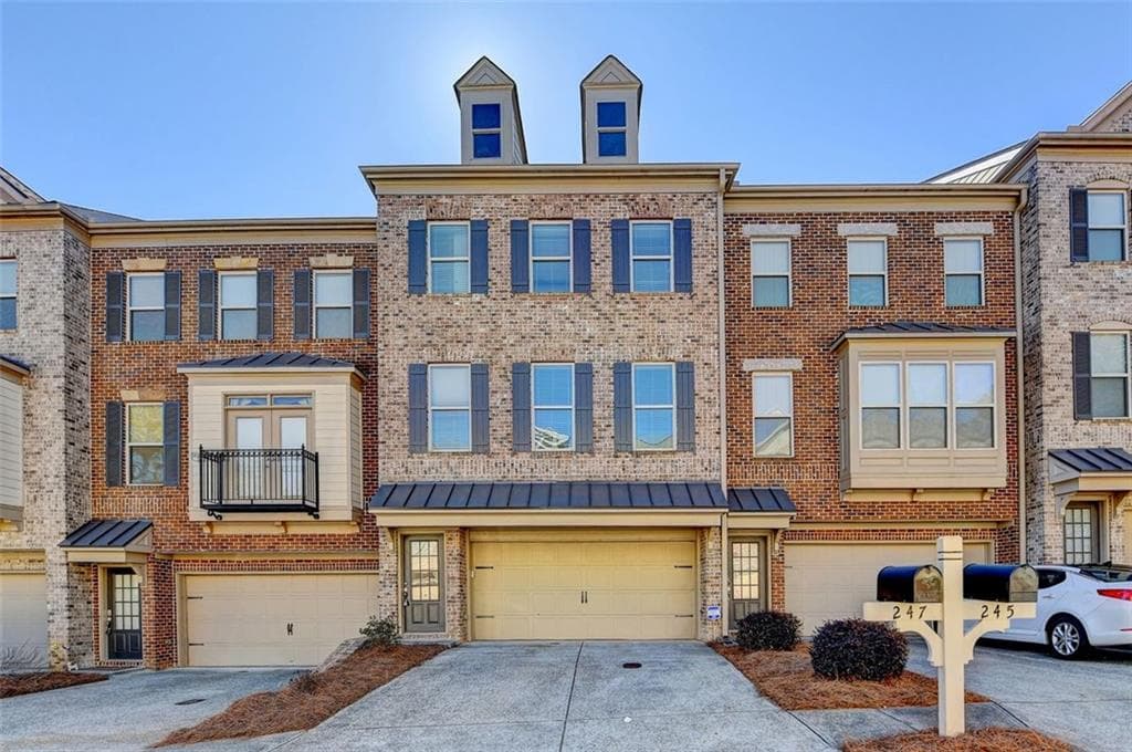 3 bedroom, 4 bathroom, 2,288 sq ft townhouse sold at 247 Bell Grove Lane, Suwanee, GA 30024