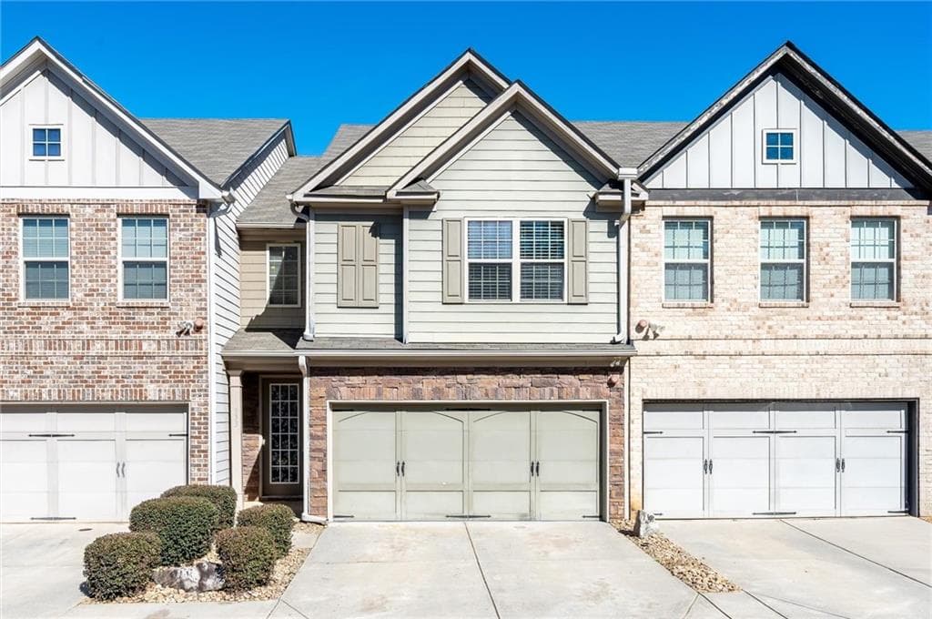 3 bedroom, 3 bathroom townhouse sold at 933 spicy oak Drive, Lawrenceville, GA 30044